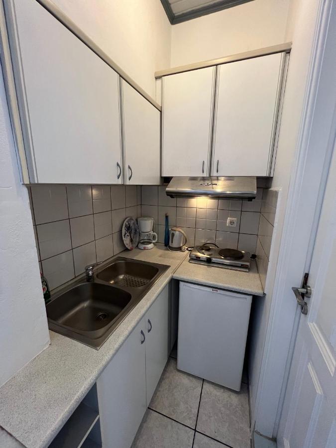 Perakis Apartment *